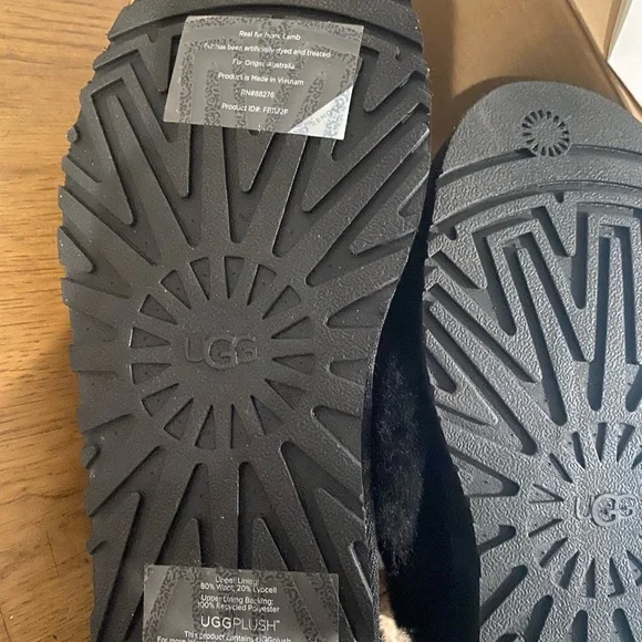 UGG SLIP ONS